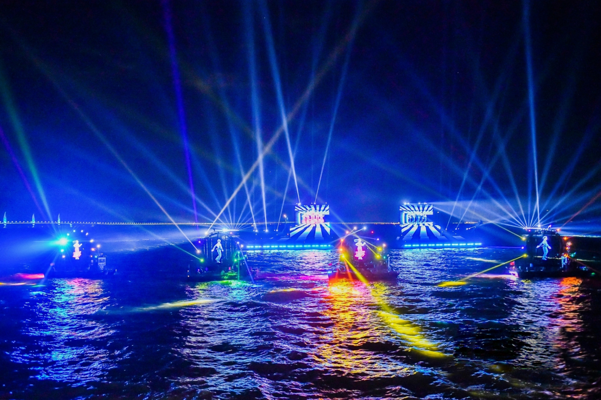 aquatic features and laser show design